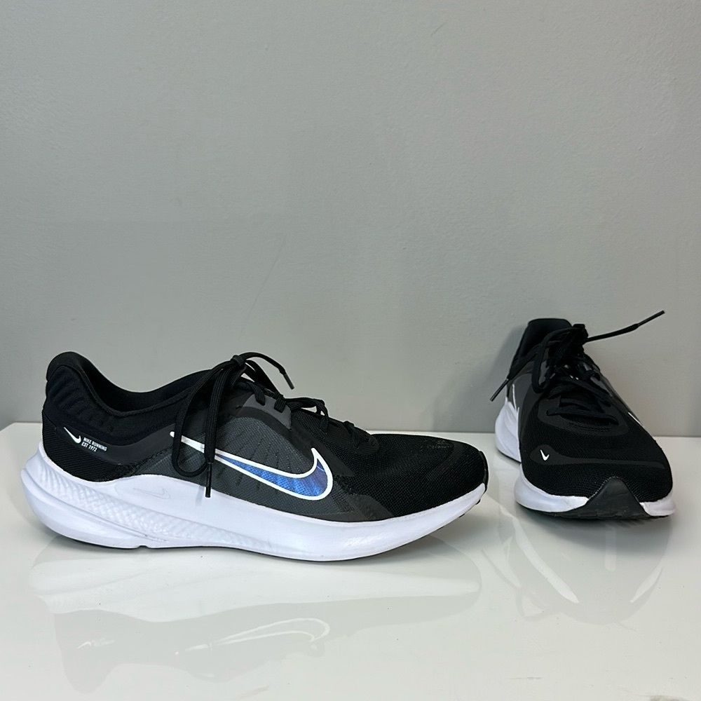 Nike Quest 5 Women’s Running Shoes Black Size 9.5